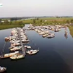 Tiny Hanzeboat Bådhotel 3*