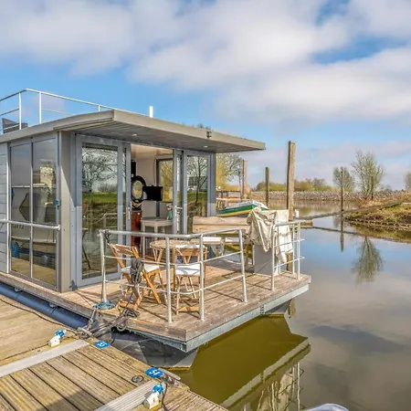 Tiny Hanzeboat Botel Hattem