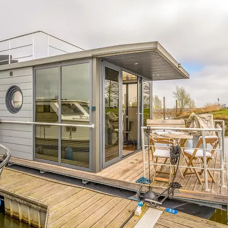 Tiny Hanzeboat Hotel na wodzie