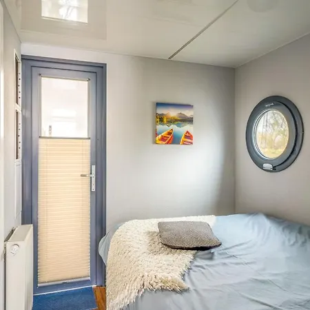 Tiny Hanzeboat Hotel na wodzie 3*