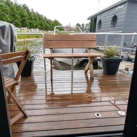Tiny Hanzeboat Hotel na wodzie Hattem