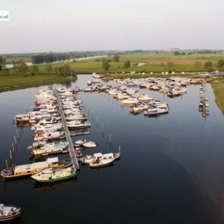 Tiny Hanzeboat Hotel na wodzie 3*