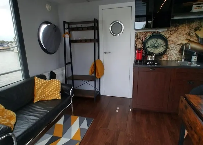 Tiny Hanzeboat Tekne 3*