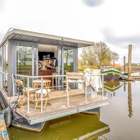Tiny Hanzeboat Hotel en barco Hattem