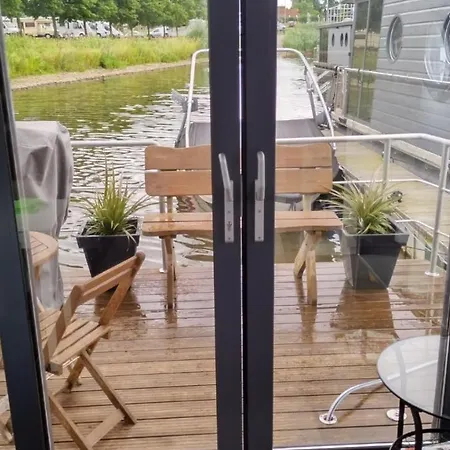 Hotel en barco Tiny Hanzeboat